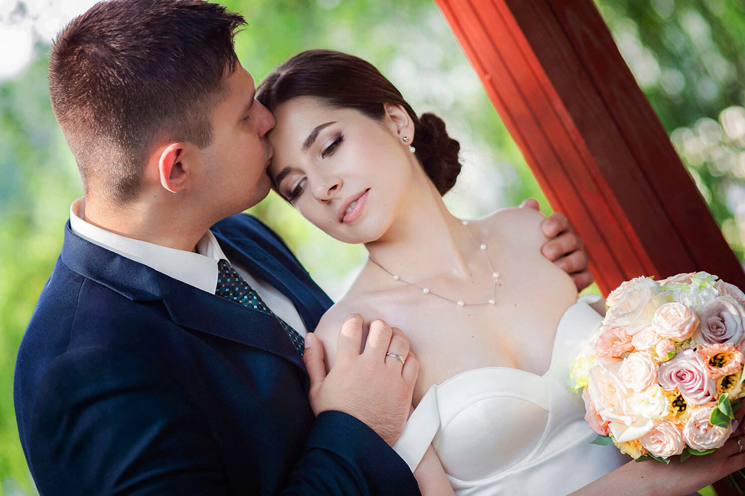 Студия Лидер. Свадебная фотосъёмка. Фотограф на свадьбу. Прогулка молодожёнов. Свадебный фотограф Елена Вильчик.